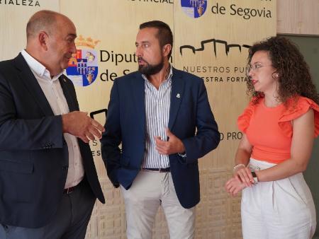 Imagen La Diputación de Segovia firma un acuerdo con HOTUSE para facilitar asesoramiento personalizado en gestión de negocios hosteleros en la provincia